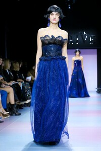 Giorgio-Armani-Prive-Haute-Couture-SS20-Paris-0575-1579635359.thumb.jpg.1ad7f003d52f8dba6a68c8c9afbe27b9.jpg