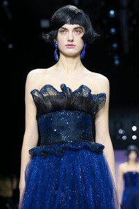 Giorgio-Armani-Prive-Haute-Couture-SS20-Paris-0576-1579635360.thumb.jpg.634fc46a07436881586d3197b9388f68.jpg