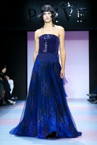 Giorgio-Armani-Prive-Haute-Couture-SS20-Paris-0581-1579635366.thumb.jpg.2ab4d7d21fbf81f0e4de9b7a3c52a0dd.jpg