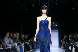 Giorgio-Armani-Prive-Haute-Couture-SS20-Paris-0625-1579635441.thumb.jpg.163009e4b612c305931fb316b482b3ff.jpg