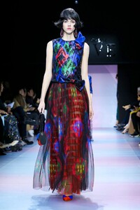 Giorgio-Armani-Prive-Haute-Couture-SS20-Paris-0697-1579635552.thumb.jpg.0b62cb6dd6028250f5ab83381fd0633e.jpg