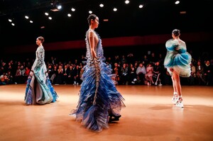Iris-Van-Herpen-Haute-Couture-SS20-Paris-27179-1579523556.thumb.jpg.f888722f8c717aaebdd1c9b88760085a.jpg
