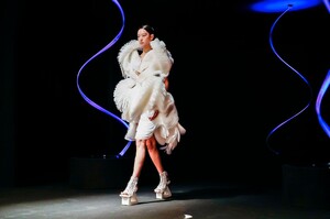 Iris-Van-Herpen-Haute-Couture-SS20-Paris-27464-1579523899.thumb.jpg.ac5526319330c6c2d51ef0ffb860a7ef.jpg