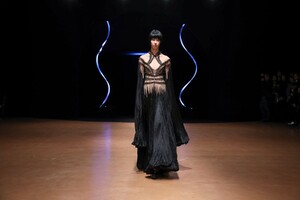 Iris-Van-Herpen-Haute-Couture-SS20-Paris-8757-1579523542.thumb.jpg.1568e3aed2c9ce82850c1c7c7054fa04.jpg