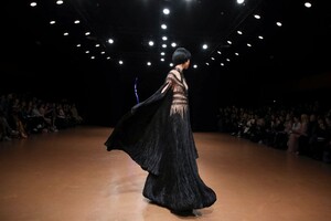 Iris-Van-Herpen-Haute-Couture-SS20-Paris-8761-1579523545.thumb.jpg.eaf2cb0d484b132bc761852aaa5d0060.jpg