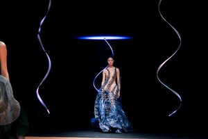Iris-Van-Herpen-Haute-Couture-SS20-Paris-8847-1579523655.thumb.jpg.4ab92dd08d64e8f4c221b6b7d0e51171.jpg