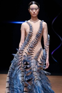 Iris-Van-Herpen-Haute-Couture-SS20-Paris-8861-1579523668.thumb.jpg.4394af2b33dfc2a64a7307aaa26cd3eb.jpg