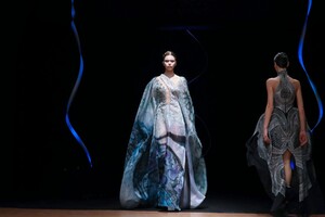 Iris-Van-Herpen-Haute-Couture-SS20-Paris-8880-1579523689.thumb.jpg.04b8f37b191d45424a0a579fd32ff182.jpg