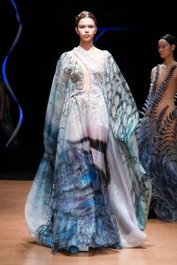 Iris-Van-Herpen-Haute-Couture-SS20-Paris-8884-1579523694.thumb.jpg.327941a5e4ee752db76a546e56fbec4b.jpg