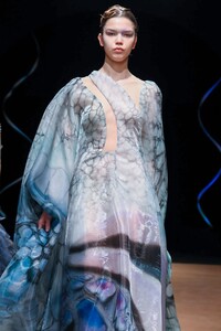Iris-Van-Herpen-Haute-Couture-SS20-Paris-8887-1579523696.thumb.jpg.ae5d7ecf95347ec155e19f6785d30fde.jpg