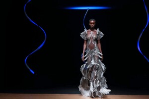 Iris-Van-Herpen-Haute-Couture-SS20-Paris-9047-1579523863.jpg