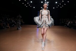 Iris-Van-Herpen-Haute-Couture-SS20-Paris-9091-1579523902.thumb.jpg.1545f5ece957ce0dd6980af1efc9d8de.jpg