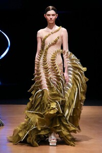 Iris-Van-Herpen-Haute-Couture-SS20-Paris-9152-1579523986.thumb.jpg.1bb06dc48f6be81ce89bb859f5cab5d9.jpg