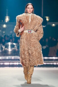 Isabel-Marant-RTW-FW20-Paris-4249-1582836235.thumb.jpg.937fe89f7cbebab64d9893d24e632644.jpg
