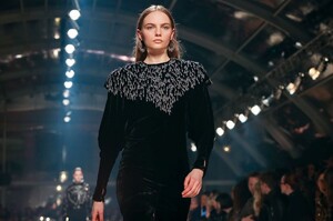 Isabel-Marant-RTW-FW20-Paris-4792-1582836610.thumb.jpg.96c118c6553b167a735f82ba06f2cf8a.jpg