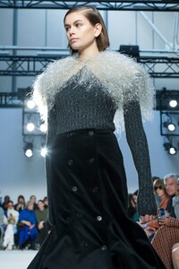 JW-Anderson-RTW-FW20-London-2453-1581945787.thumb.jpg.4e0011abe1b7c7729727f3b98945c3c5.jpg