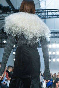 JW-Anderson-RTW-FW20-London-2456-1581945787.thumb.jpg.51981710ccc8362cc414604312ea3178.jpg