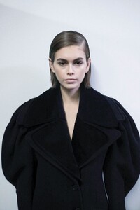 JW-Anderson-RTW-FW20-London-4496-1581944819.thumb.jpg.f4d38e857173c025ed6bc25082a8b6e7.jpg