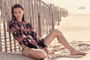 Jasmine-Dwyer-Beach-Shoot04.thumb.jpg.0a675df07836d741074060bff0f577d8.jpg