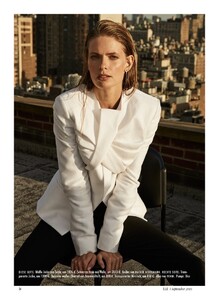 Julia-Stegner-Editorial01.thumb.jpg.1401705dd798ec650b629166d0f1d560.jpg