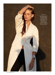 Julia-Stegner-Editorial08.thumb.jpg.6d45b12f71ecacf30ff81712b4f5a7c9.jpg