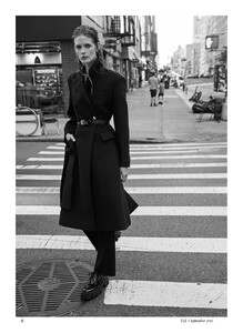 Julia-Stegner-Editorial09.thumb.jpg.60c74e5af43c50f4f415932662e02fb5.jpg