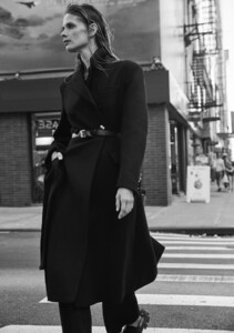 Julia-Stegner-Editorial11.thumb.jpg.33d6c39e1ebb9fd9b80e765868992983.jpg