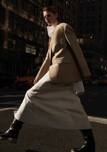 Julia-Stegner-Editorial12.thumb.jpg.b4606d6f60870ef4e655b601d68bc075.jpg