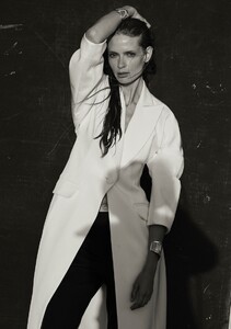 Julia-Stegner-Editorial13.thumb.jpg.44a6543478667bd79a9a37b33f85d0db.jpg