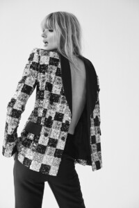 Julia-Stegner-Model06.thumb.jpg.d5bd77eae8b483939e2eea3097dd7f29.jpg