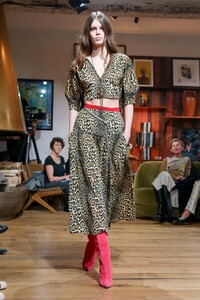 Julie-De-Libran-Haute-Couture-SS20-Paris-1388-1579705070.thumb.jpg.46b121eab85a8a3e436aff09154bb86a.jpg
