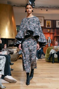 Julie-De-Libran-Haute-Couture-SS20-Paris-1449-1579705291.thumb.jpg.92816887500dd40f01e07ad263bc83f8.jpg