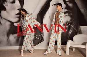 Lanvin-Spring-Summer-2020-Campaign-001.thumb.jpg.58c8ba558f96e4ee9910a32b0e1e76a3.jpg