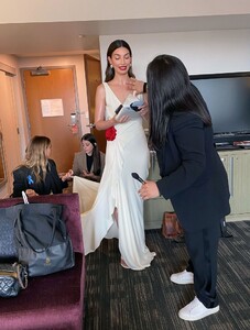 Lily-Aldridge-Oscars-2020-Look-BTS-Slide-5.thumb.jpg.90ffa4cd28498e2012f378545ac75c6e.jpg