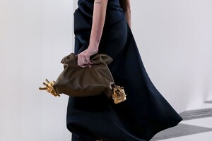 Loewe-RTW-FW20-Paris-0030-1582884478.thumb.jpg.de6b379a6aeb9d3c5f84d653f9ecddb4.jpg