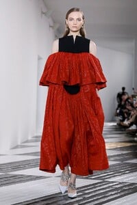 Loewe-RTW-FW20-Paris-9983-1582884437.jpg
