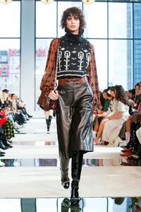 Longchamp-RTW-FW20-New-York-5352-1581168192.thumb.jpg.8bd4dfb97b5dbec94df7c3483c8080f9.jpg