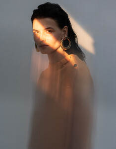 Luca-Meneghel-Vogue-Katlin-Aas-9.thumb.jpg.e72cf819b8370203e8f35324714b8de9.jpg