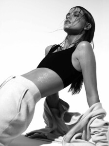 Luna-Bijl-Sunday-Times-Style-Cover-Photoshoot02.thumb.jpg.6c4e09cc50bbefe716d4d5b8d1e6d9ea.jpg