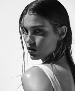Luna-Bijl-Sunday-Times-Style-Cover-Photoshoot08.thumb.jpg.da6a37c9cf2f37da398d5326e3c0bdce.jpg