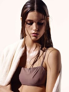 Luna-Bijl-Sunday-Times-Style-Cover-Photoshoot11.thumb.jpg.4cd61aabec0a5931d977f873e4d4e163.jpg