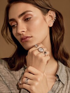 Marine-Deleeuw-Mojeh-Cover-Photoshoot011.thumb.jpg.c6868f297e80fba1c18fd10ad80b85ef.jpg