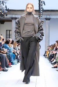 Max-Mara-RTW-FW20-Milan-1556-1582192663.thumb.jpg.1a9de79c2676ab480fd9bef0a5d0ed1d.jpg