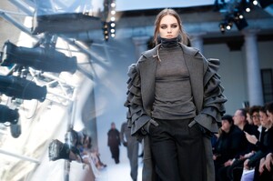 Max-Mara-RTW-FW20-Milan-22688-1582192490.thumb.jpg.cbf86d4ad4997d25889d540eca5d2aa7.jpg