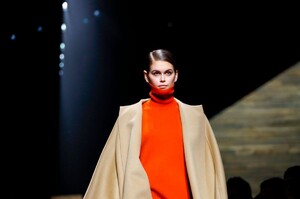 Michael-Kors-RTW-FW20-New-York-19052-1581524860.thumb.jpg.0e3531999815216077964a01b7908b23.jpg