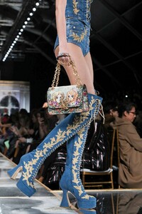 Moschino-RTW-FW20-Milan-3520-1582233335.thumb.jpg.66d10120c97197dc421e205207135e44.jpg