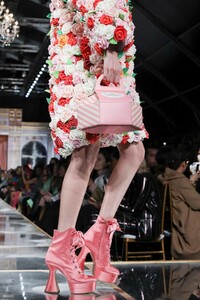 Moschino-RTW-FW20-Milan-4303-1582234000.thumb.jpg.0d2aa5b5cfe729410e6b6acaca2d02ff.jpg