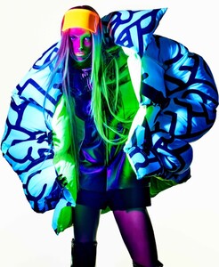 Neon-Style-Fashion-Editorial02.thumb.jpg.f54b46d837045c81ec68b64bb4eca4ce.jpg
