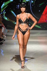 OMG-Swimwear-1.thumb.jpg.15dd766880c81702a93a19a597e7eb29.jpg