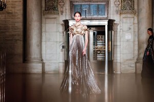 Oscar-de-La-Renta-RTW-FW20-New-York-15391-1581392813.thumb.jpg.7a4d762aacf50cf4945a538a58407f8a.jpg